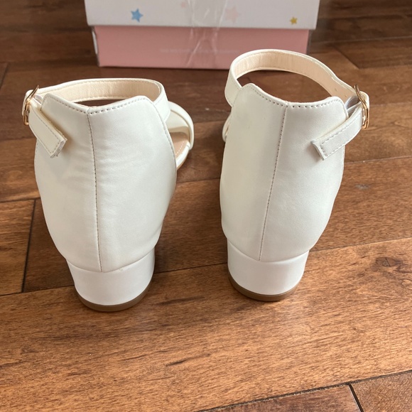 Girls White Heeled Dress Shoes - Picture 4 of 7